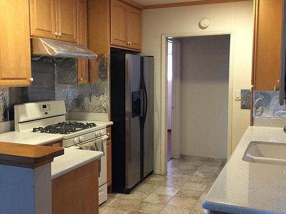 5th image of 10630 Olive St