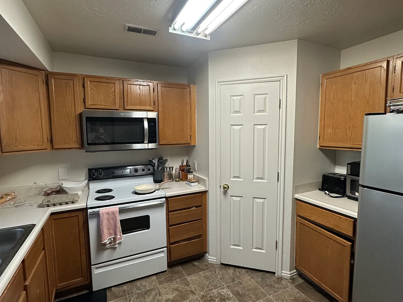 3 bed, 1.5 bath, 1425 sqft, $1,595 — Photo 4
