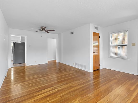 4th image of 1015 W Sycamore St