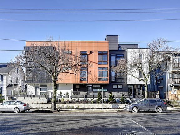 4th image of 3829 California Ave SW Unit 204
