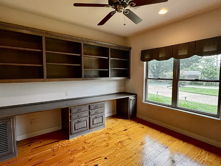 723 Lakeview Dr — Photo 10