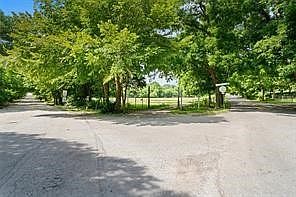 2nd image of 1213 S Houston School Rd