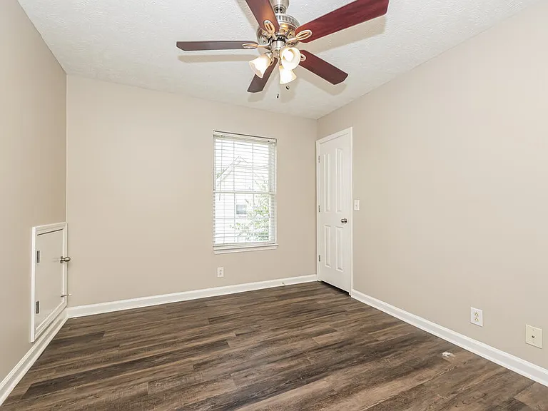 1502 Killarney Dr — Photo 14