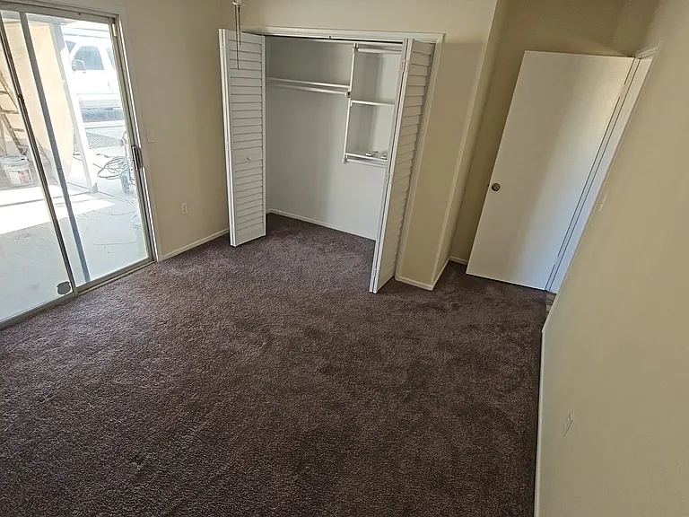 690 Montebello Pl — Photo 3
