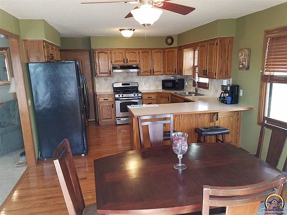 3rd image of 2218 SE Stinson Dr