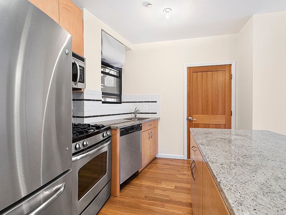 1st image of 250 Manhattan Ave APT 5A