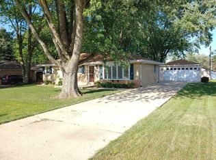 235 N Locust St, Frankfort, IL 60423