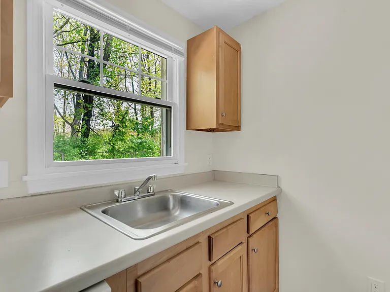 Savin Court Apartments — Photo 12