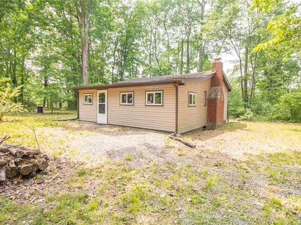 106 Davis Ln, Slippery Rock, PA 16057