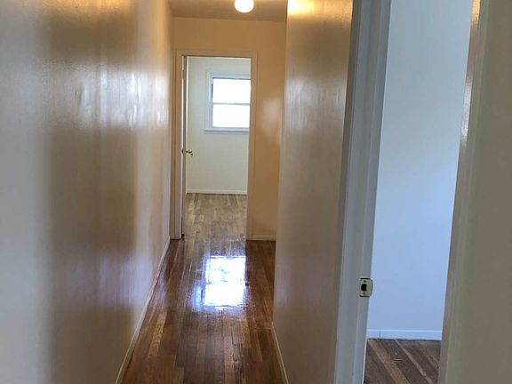 2nd image of 135 Lamport Blvd