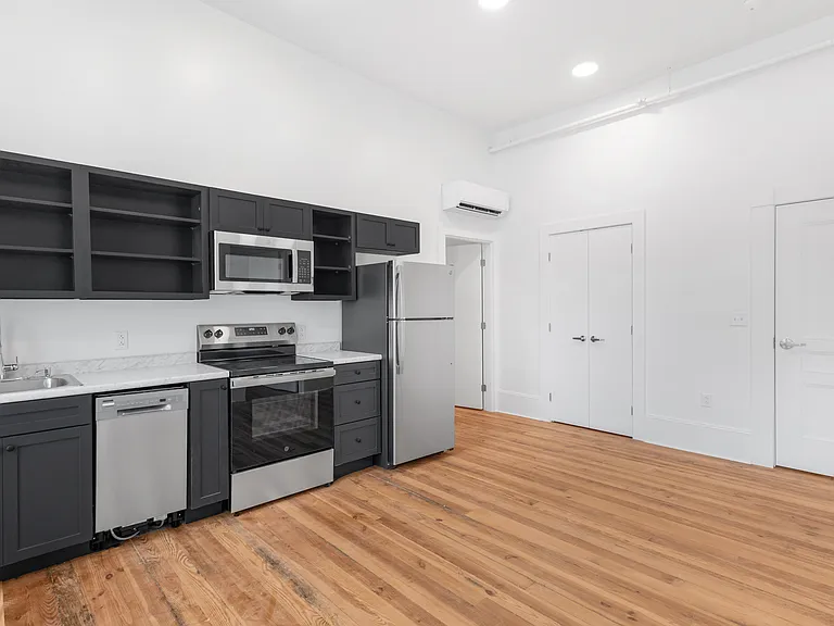 Cates Block Apartments — Photo 28