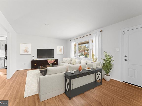 3rd image of 7407 Fairchild Dr