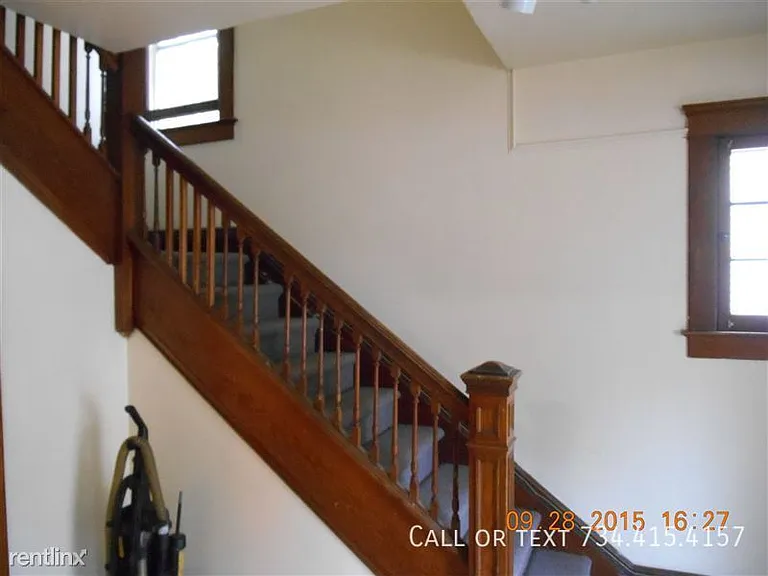 1002 Packard St — Photo 12