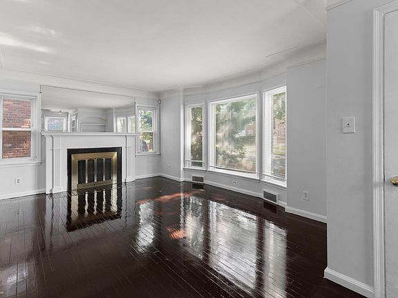 4th image of 18401 Blackmoor St