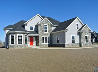 101 Taylors Mill Cir, Perrysburg, OH 43551