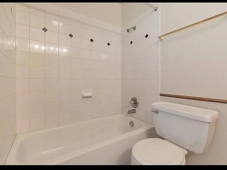 16009 Heather Ct — Photo 10