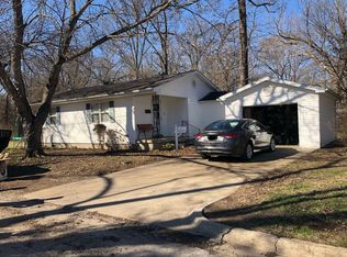 400 W Logan St, Harrisburg, IL 62946