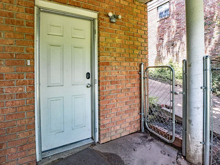 1101 Biscayne Dr — Photo 2
