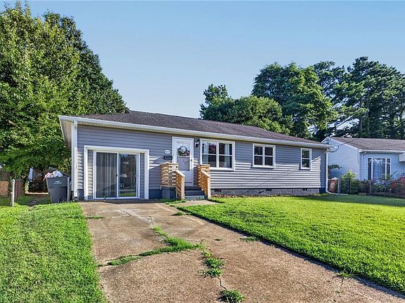3rd image of 3009 Dayton Ct