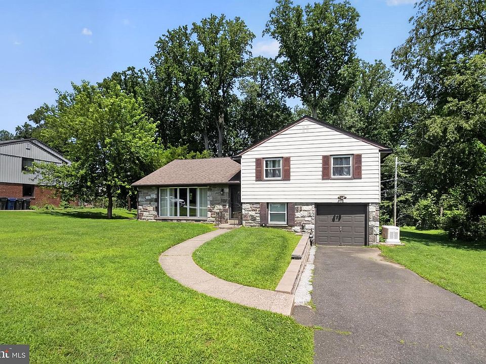 1st image of 615 Hoyt Rd