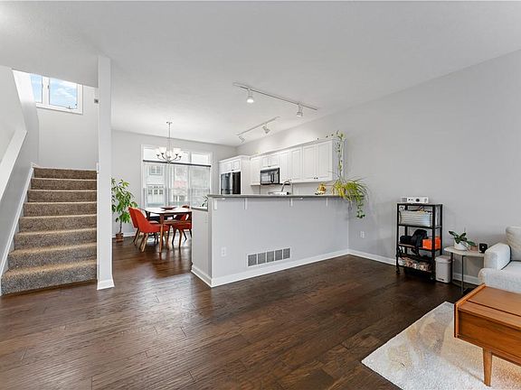 3rd image of 14 Waterfront Dr