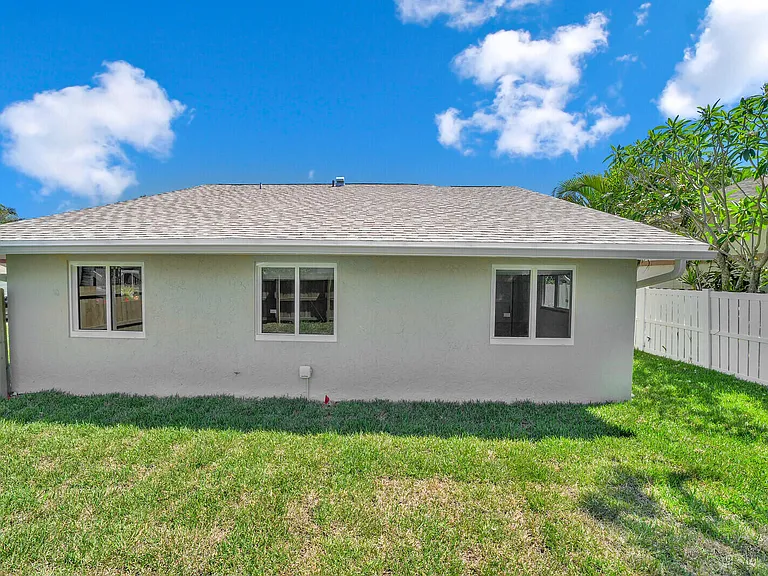 23392 Country Club Dr E — Photo 20