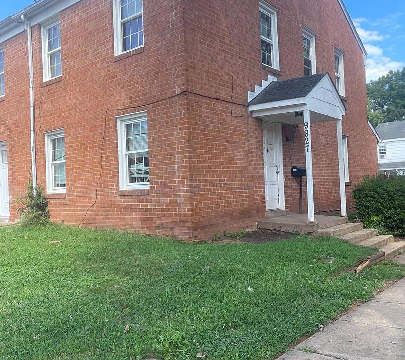 1st image of 9827 Town Ln