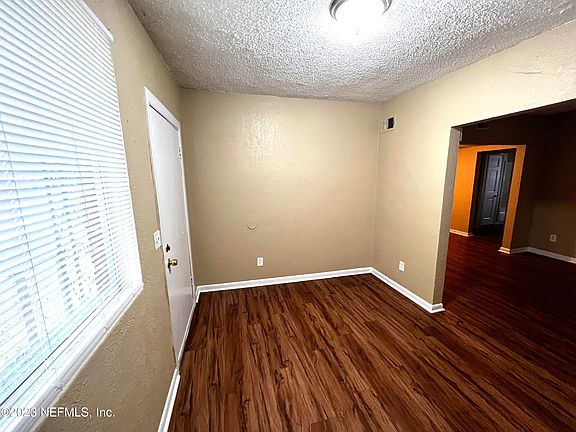 2nd image of 1425 W 26TH Street