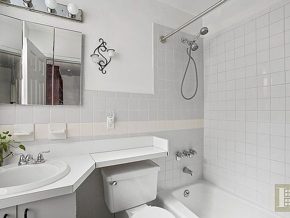 2nd image of 72 Saint Nicholas Ave APT 6D