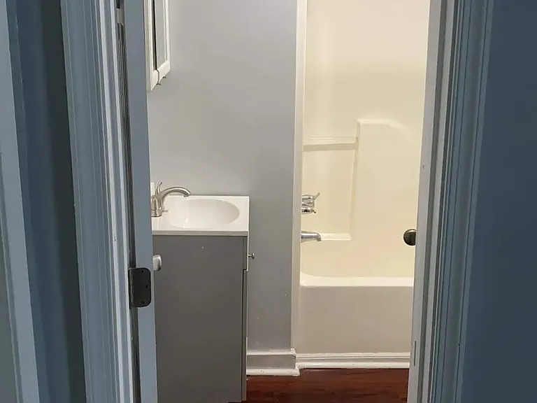 1110 Hampton Ave — Photo 6