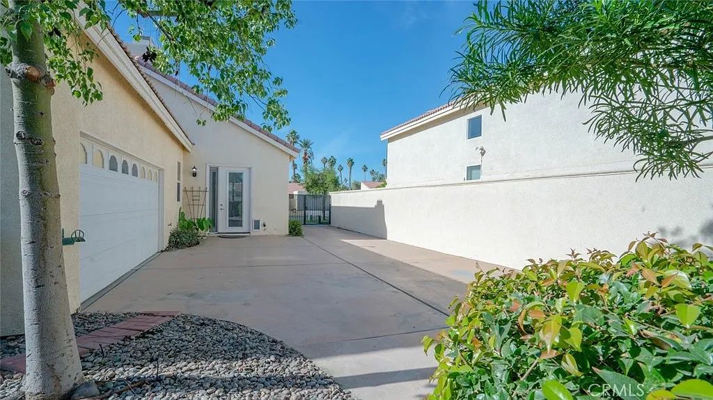 2 bed, 2.5 bath, 1773 sqft, $2,775 — Photo 2