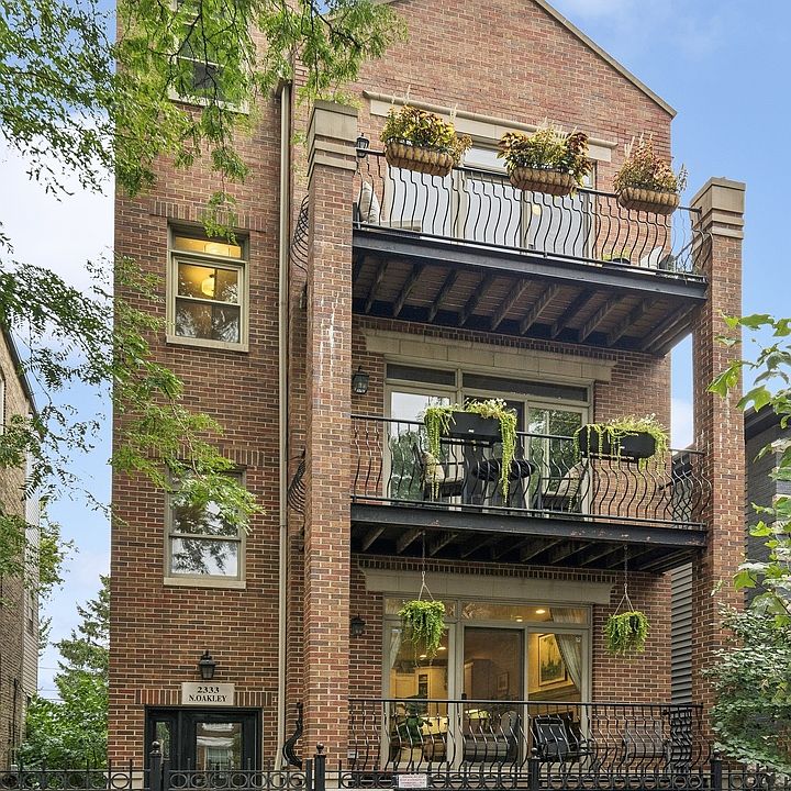 1st image of 2333 N Oakley Ave #1