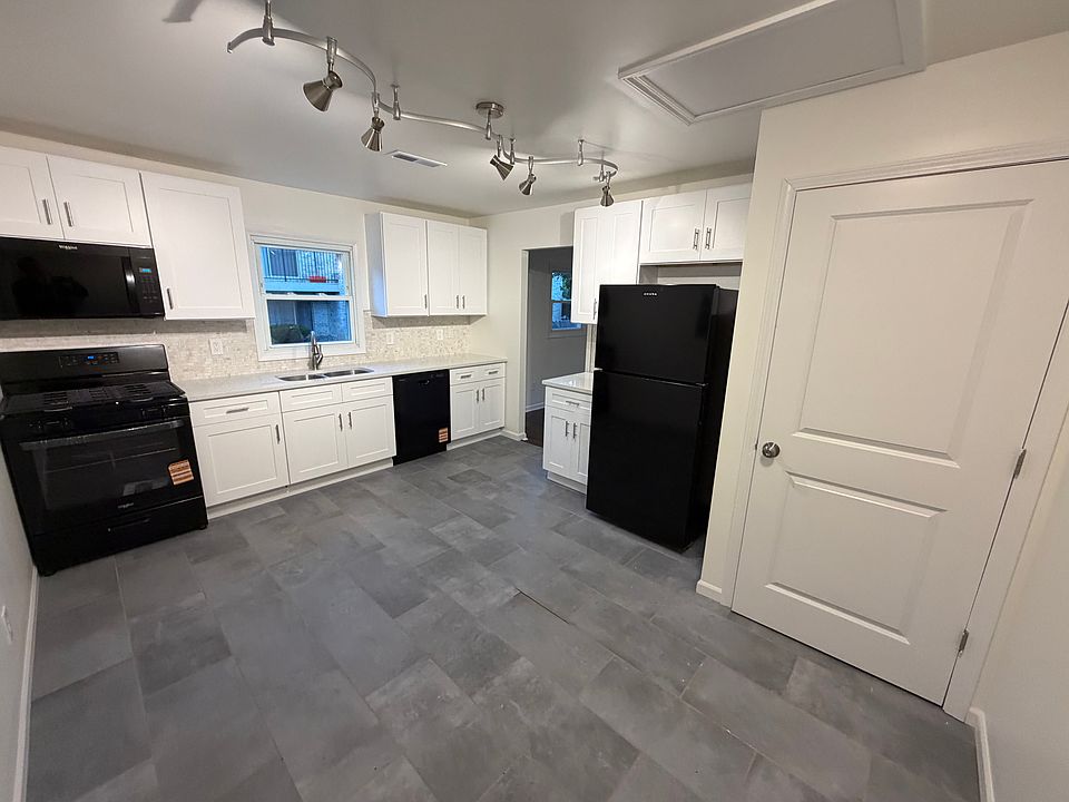 1st image of 24 W 71st Pl