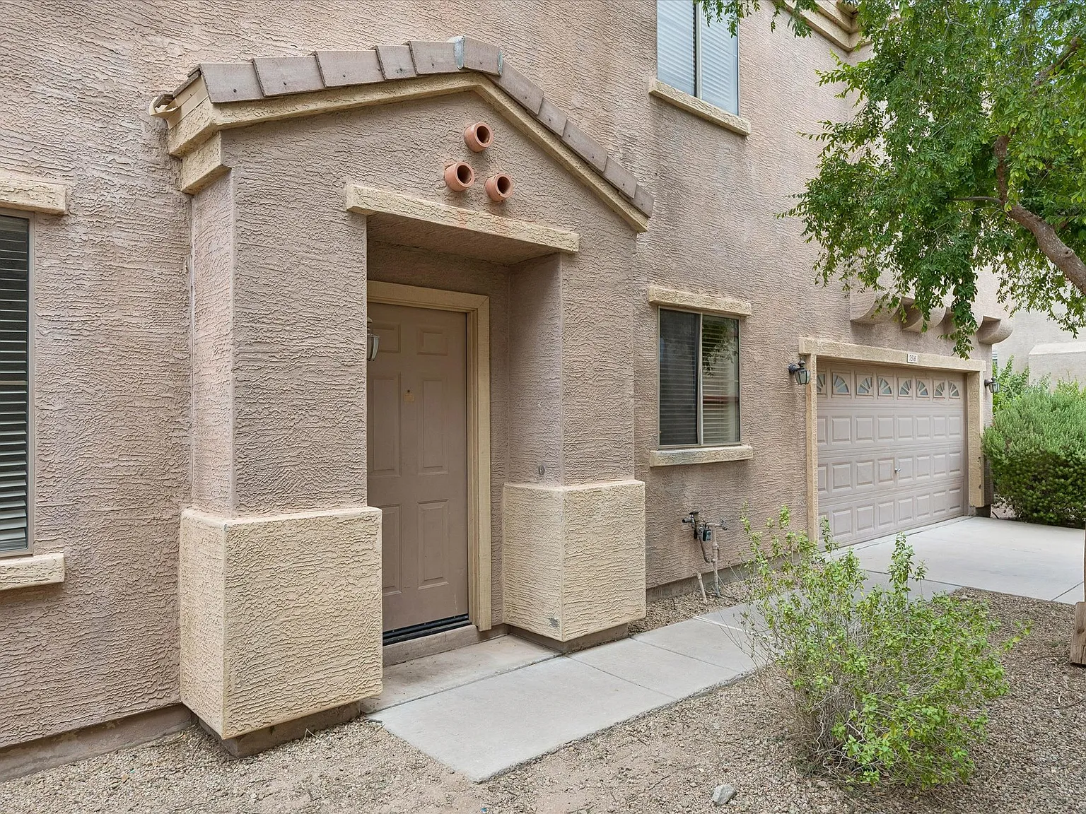 7516 S 13th Pl — Photo 2