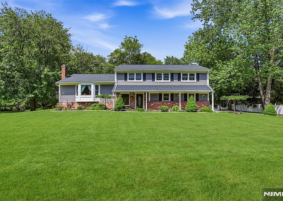1st image of 469 White Birch Dr