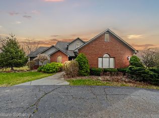 2679 Bay Vista Dr, Highland, MI 48357