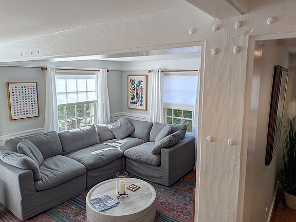 4th image of 52 Raymond St