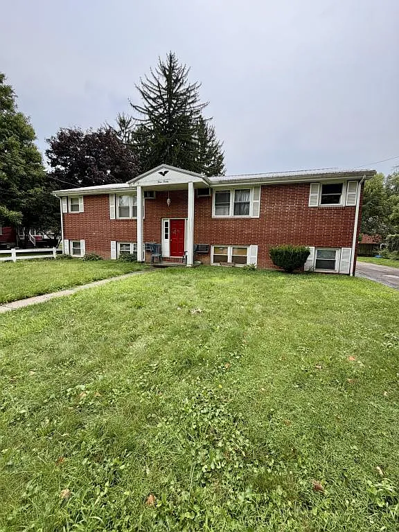 320 E Chestnut St — Photo 1