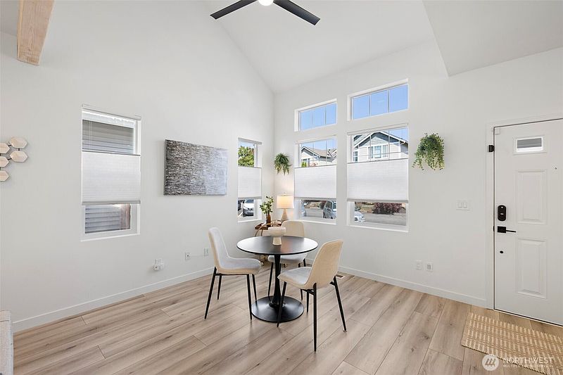 5th image of 2714 84th Drive NE