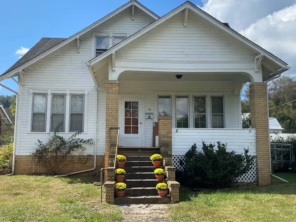 19 Brooklyn Dr, Glenville, WV 26351