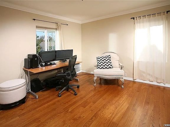 5th image of 5129 Newcastle Ave