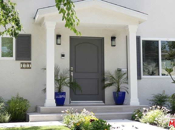 2nd image of 441 N Mansfield Ave