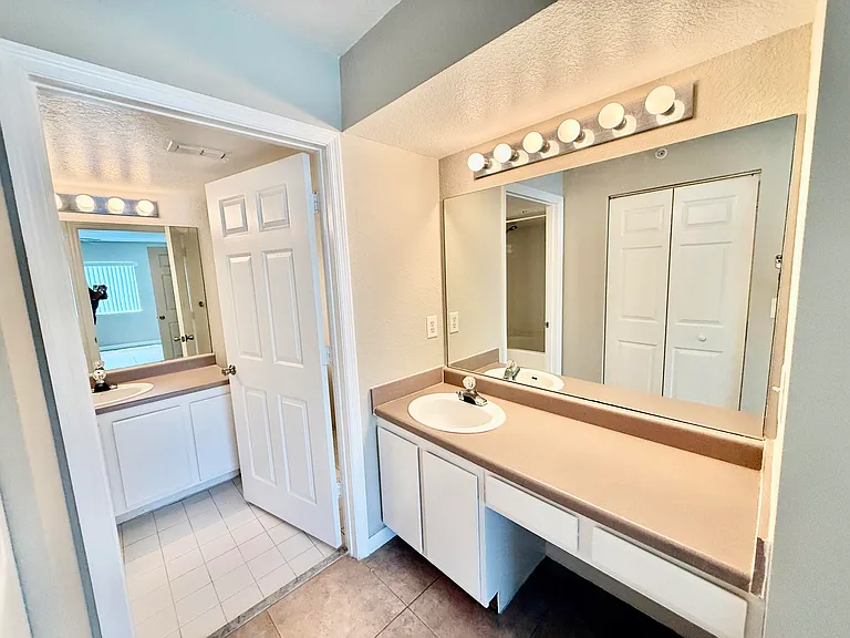 181 SW Palm Dr #103 — Photo 10