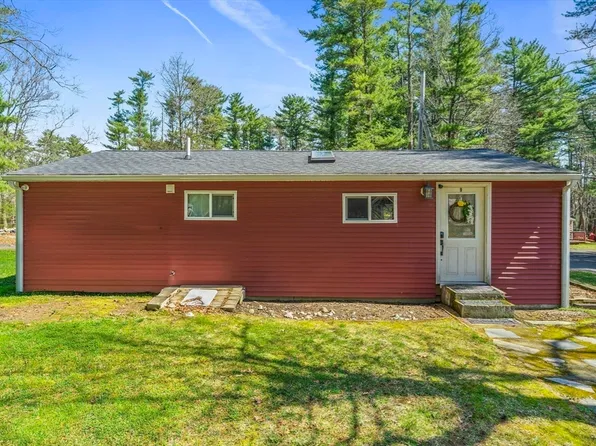 9 Hazel St, Lakeville, MA 02347