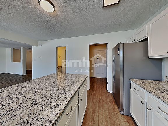 4th image of 10275 Holly Berry Cir