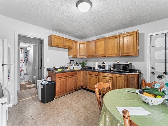 4th image of 13-15 Cass St