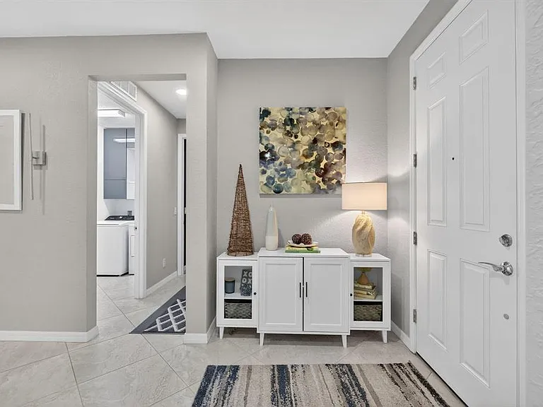 540 SE Monet Dr — Photo 2
