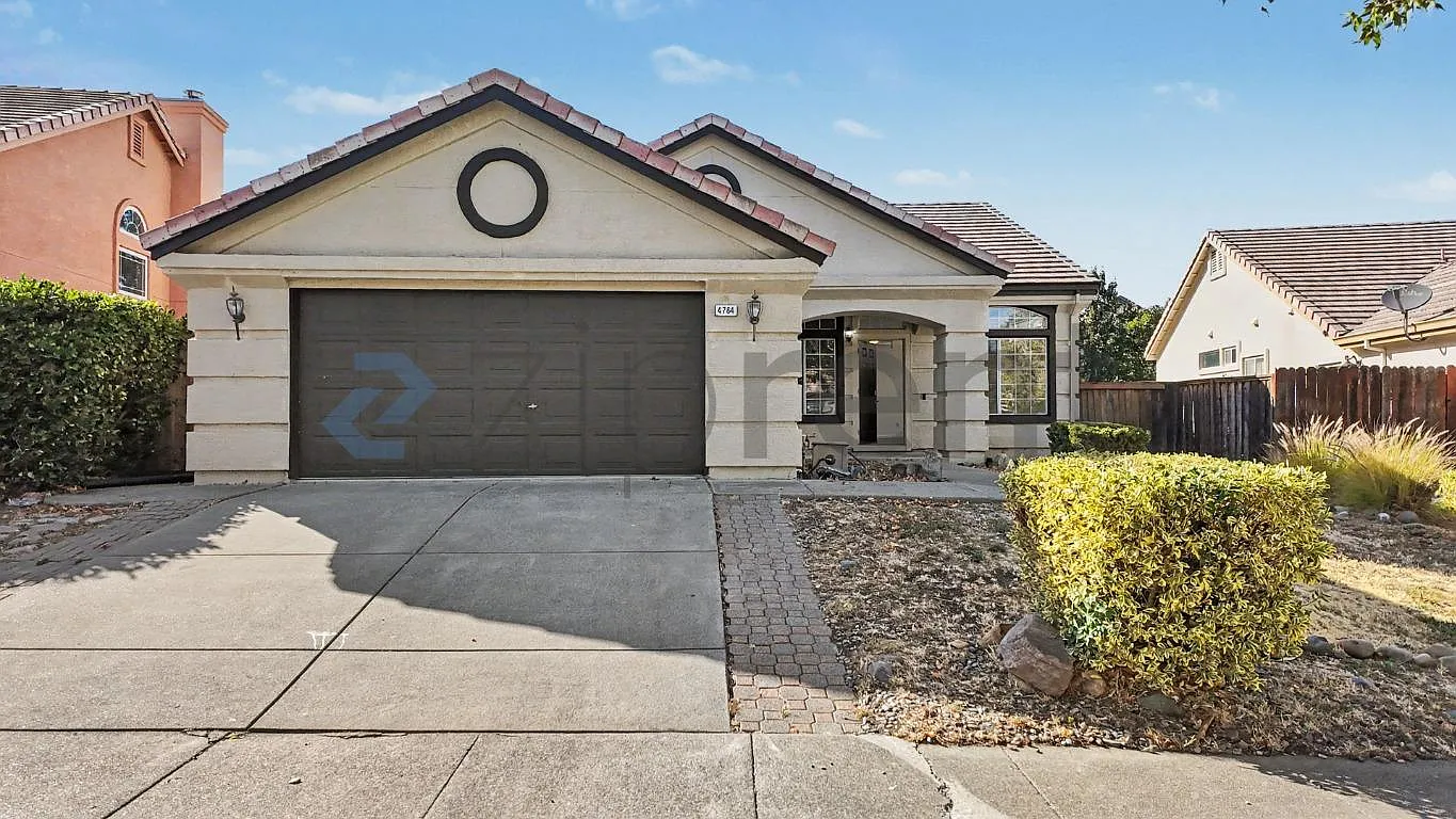 4 bed, 1638 sqft, $3,500 — Photo 2