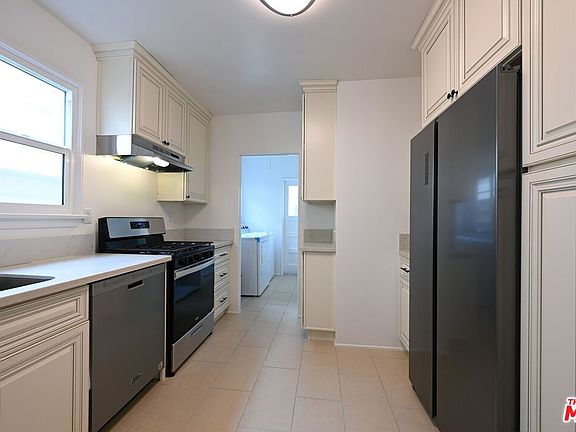 5th image of 1068 S Wooster St