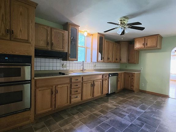 5th image of 616 Michigan St
